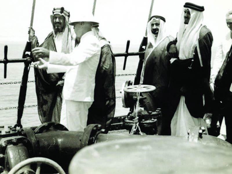 قبل 79 عامًا.. أول ناقلة نفط السعودي برعاية الملك عبد العزيز آل سعود